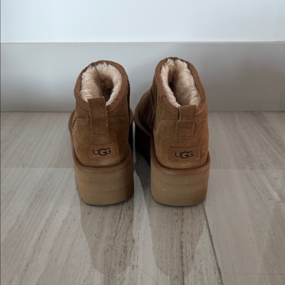 UGG Women's Classic Ultra Mini Platform - chestnut - size 9